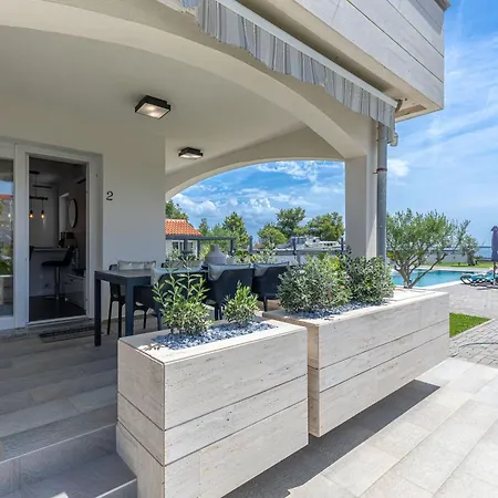 Suva Punta, No 2 Apartment *