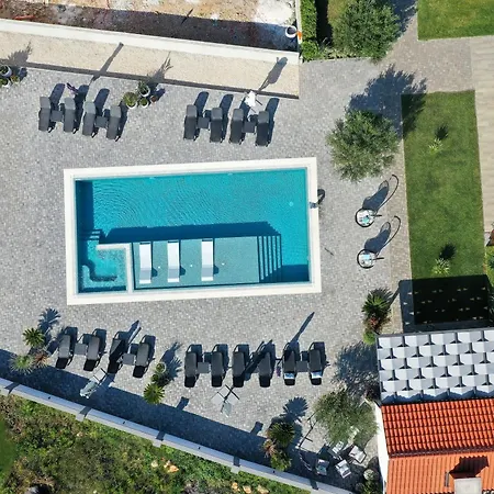 Suva Punta, No 2 Vir