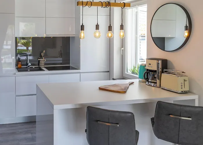 Suva Punta, No 2 Vir